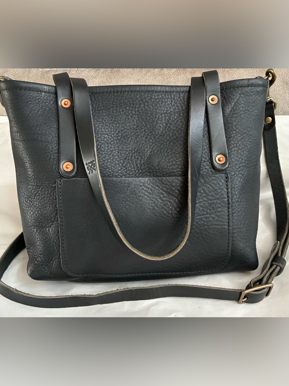 Go Forth Goods Small Avery Crossbody in Pebbled Black